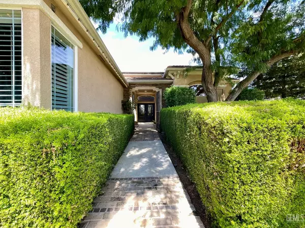 9508 Canyon Lake Court, Bakersfield, CA 93312