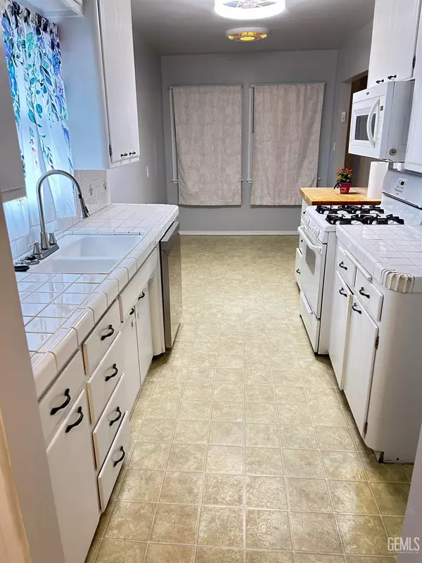 Bakersfield, CA 93308,2908 Morse Court