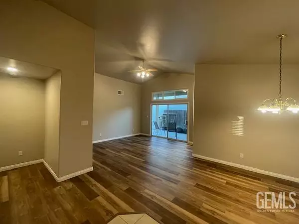 Bakersfield, CA 93313,6914 Water Wheel Drive