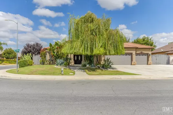 8508 Nine Iron Drive, Bakersfield, CA 93312