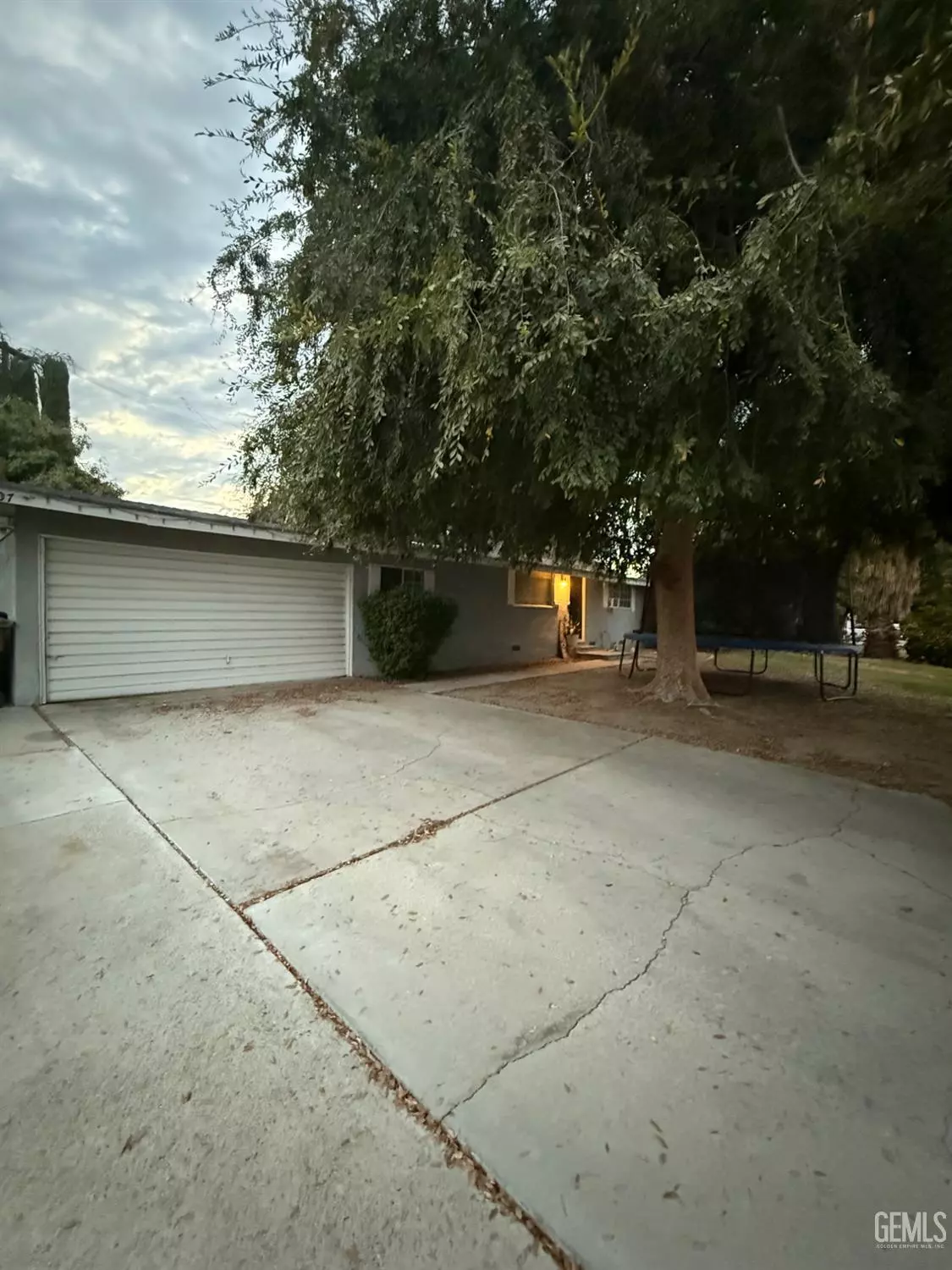 Bakersfield, CA 93309,207 N Stine Road