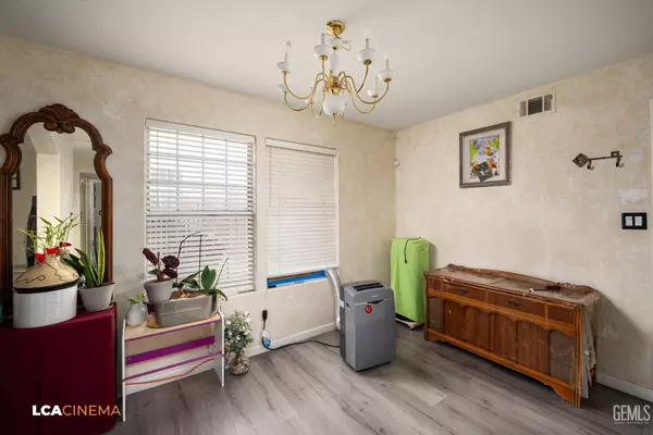 Bakersfield, CA 93312,906 Devonshire Street