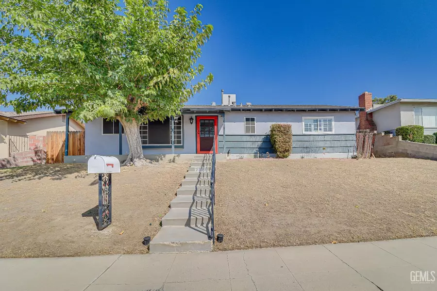2700 University Avenue, Bakersfield, CA 93306