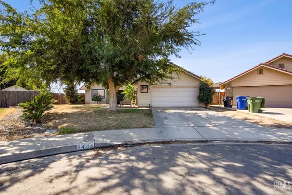 1401 N Nichols Avenue, Dinuba, CA 93618