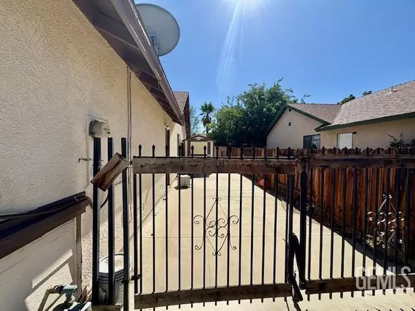 Palmdale, CA 93552,4252 E Ave Q11