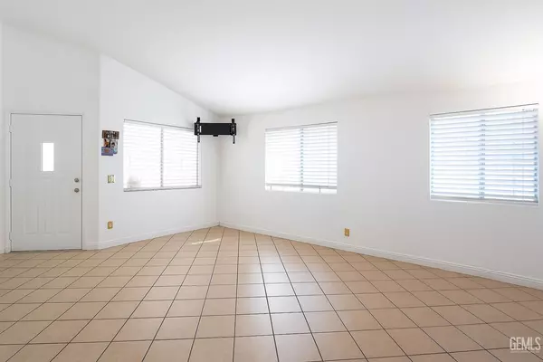 Los Angeles, CA 90744,915 Flint Avenue