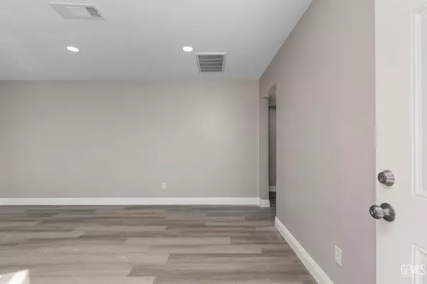 Bakersfield, CA 93314,2612 Van Buren Place