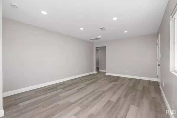 Bakersfield, CA 93314,2612 Van Buren Place