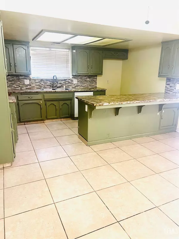 Bakersfield, CA 93313,4301 Sugar Cane Avenue