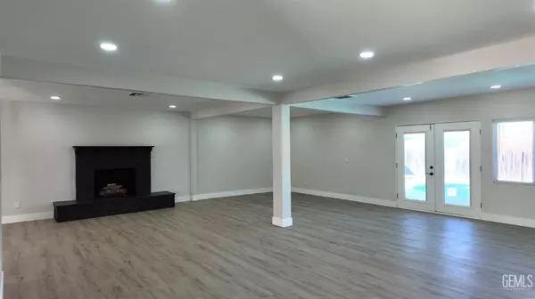 Bakersfield, CA 93306,3004 Saratoga Street