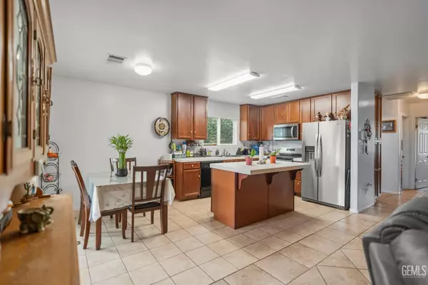 Bakersfield, CA 93313,5407 Red Wheat Avenue