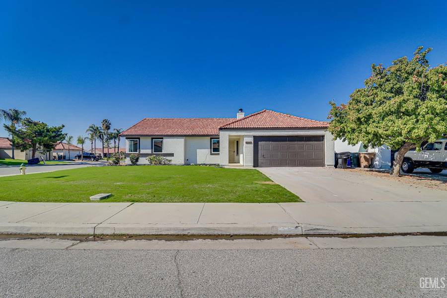 624 Rio Bonita Street, Bakersfield, CA 93306