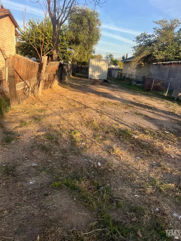 809 S Kern Street, Bakersfield, CA 93307