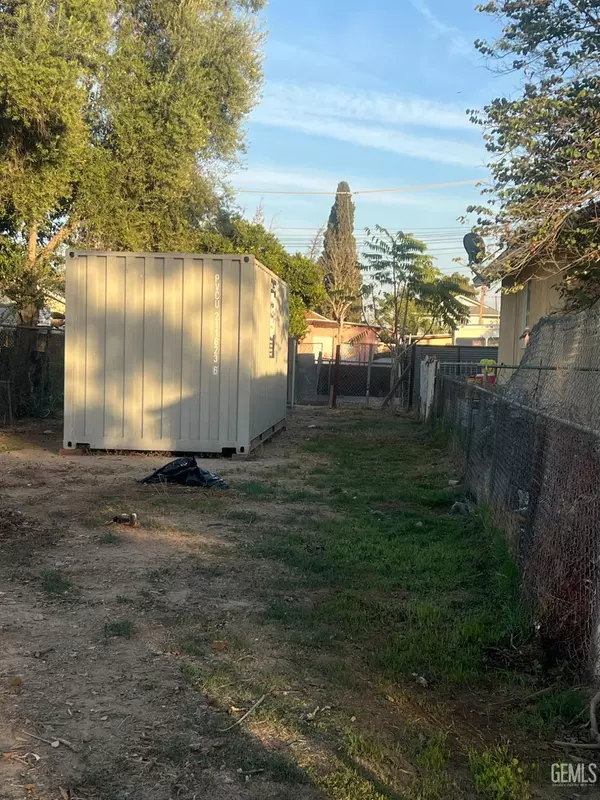 Bakersfield, CA 93307,809 S Kern Street