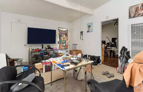 Lancaster, CA 93535,750 W Avenue H-12