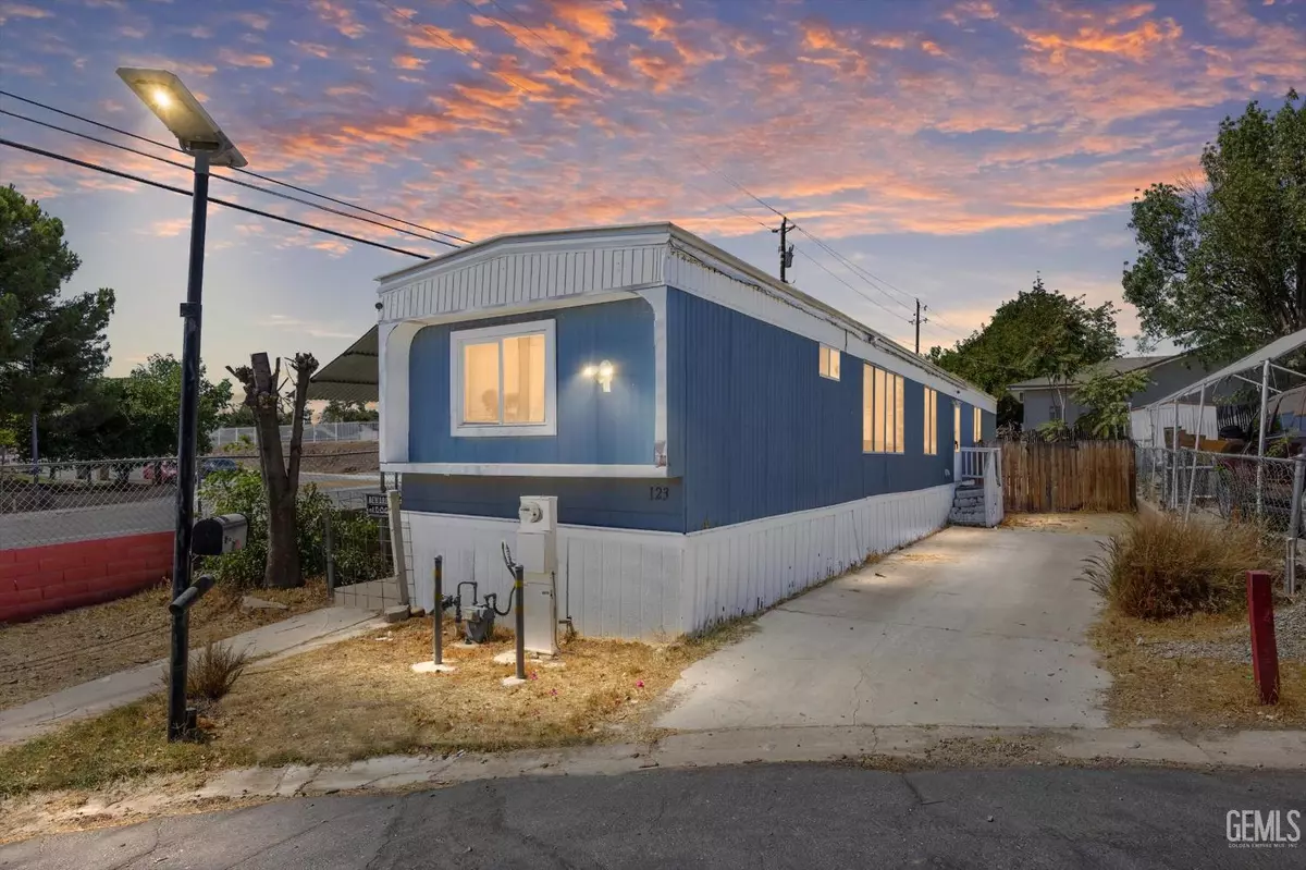 Bakersfield, CA 93306,8300 Kern Canyon #123