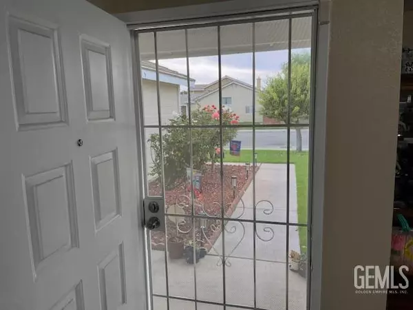 Bakersfield, CA 93313,5702 California Spring Drive