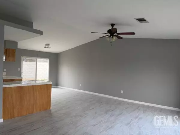 Delano, CA 93215,321 Calle Pinuelas