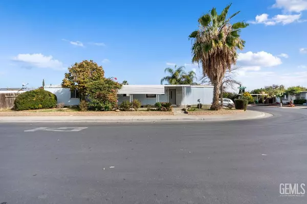 5220 Silver Springs Lane, Bakersfield, CA 93313