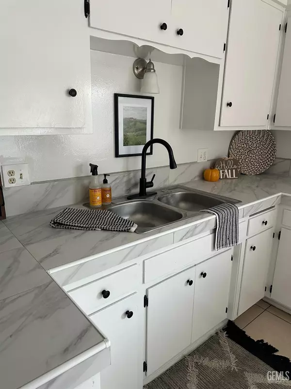 Bakersfield, CA 93307,4341 Palmacia Drive