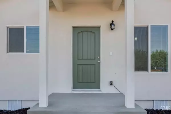 Lamont, CA 93241,10004 Elmco Avenue