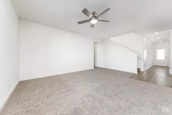 Bakersfield, CA 93313,7919 Blueberry Avenue