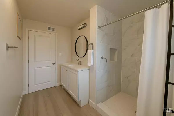 Bakersfield, CA 93304,412 Beech Street