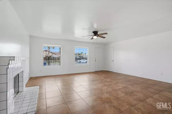 Bakersfield, CA 93307,8005 Snowbird Street