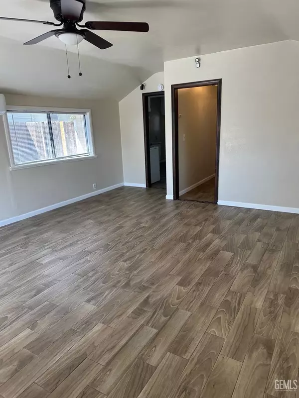 Bakersfield, CA 93308,107 Plymouth Avenue