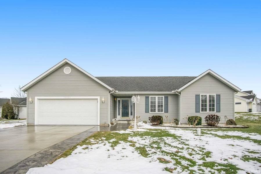 52866 Hound Trail, South Bend, IN 46628-8403