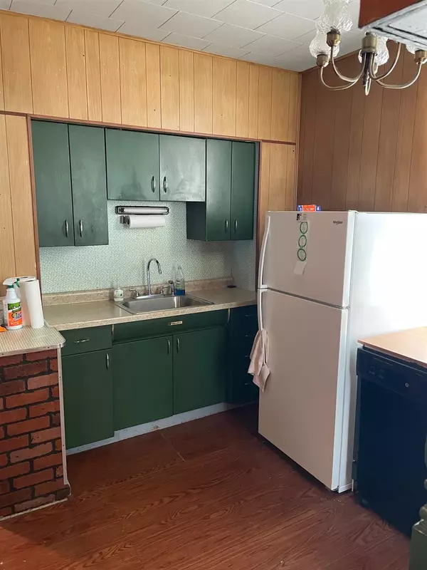 Vincennes, IN 47591,817 Carbon St.