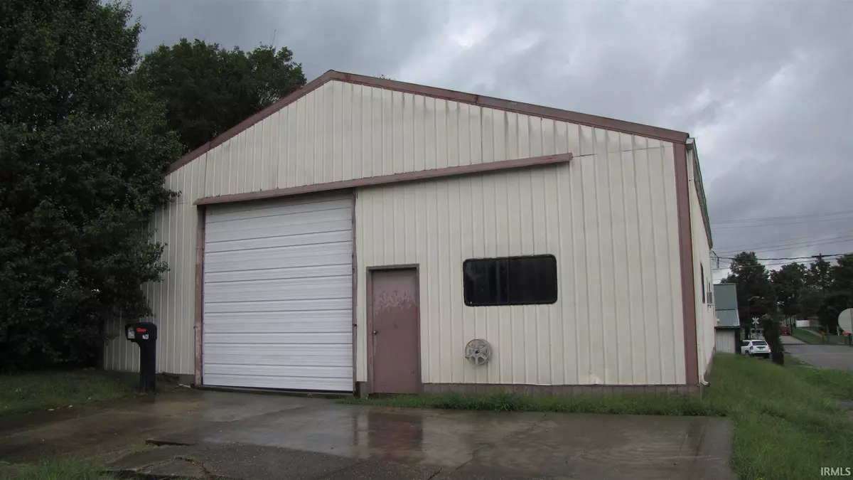 Oakland City, IN 47660,206 E Harrison Street