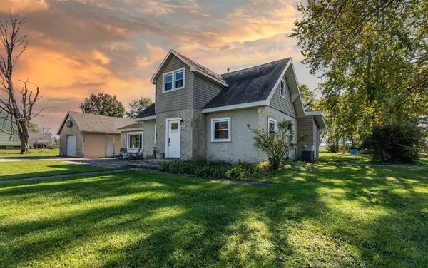 401 E Earl Street, Chalmers, IN 47929-8116