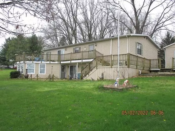 1245 E 790 S, Wolcottville, IN 46795