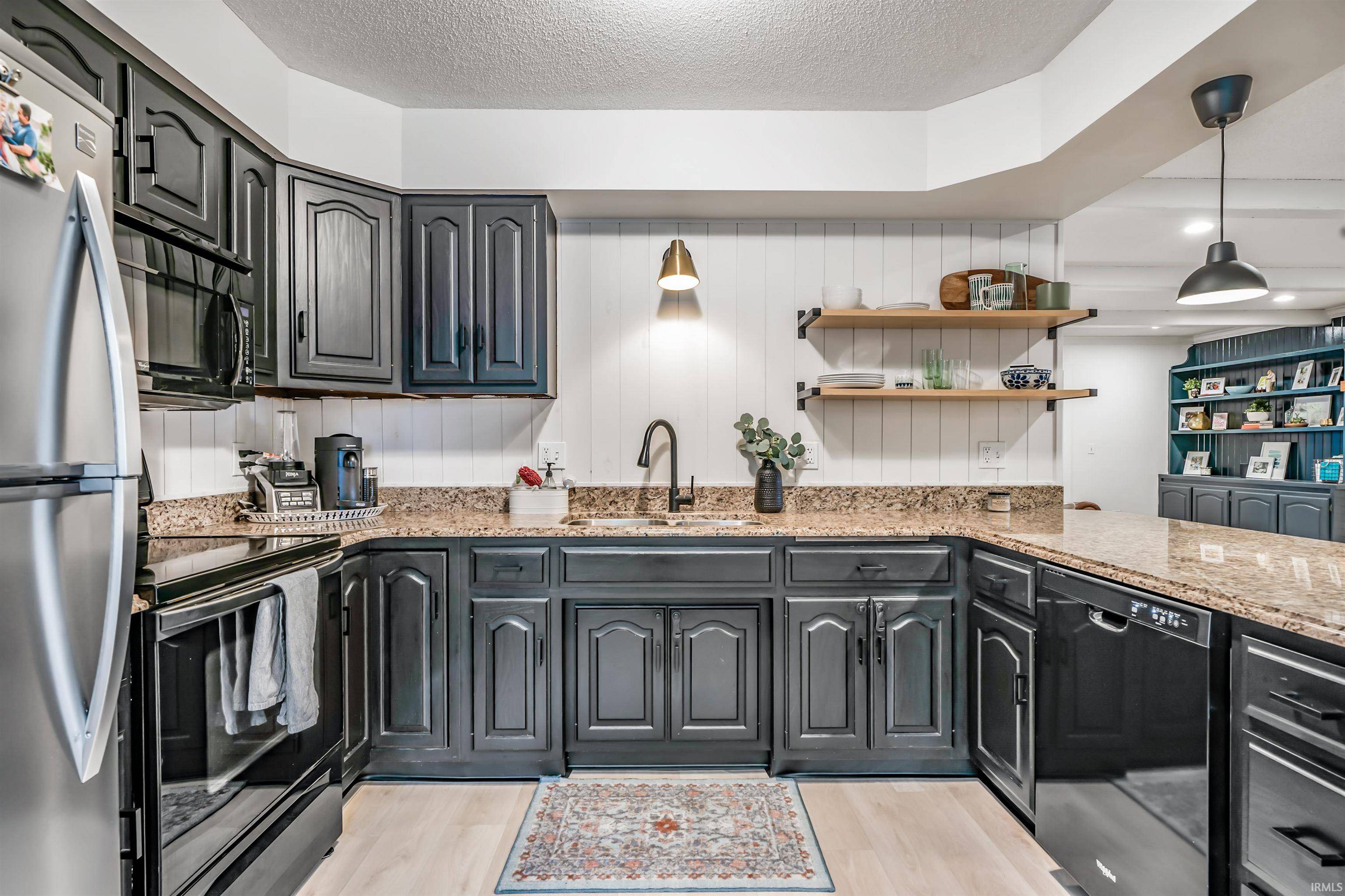 Columbia City, IN 46725,415 Blue River Court
