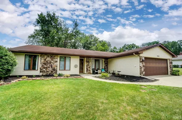 9427 Woodstream Drive, Fort Wayne, IN 46804