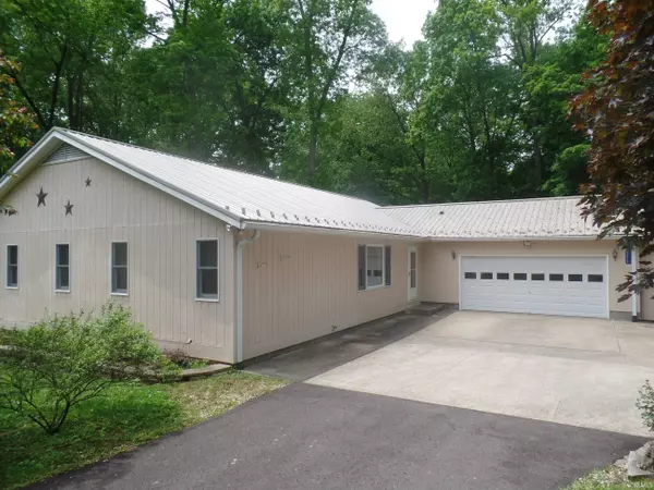 4215 N Northwood Lane, Bloomfield, IN 47424