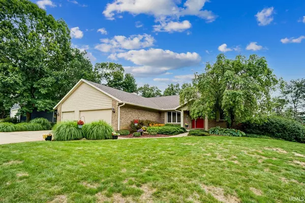 2738 Ivywood Drive, Warsaw, IN 46582-1927