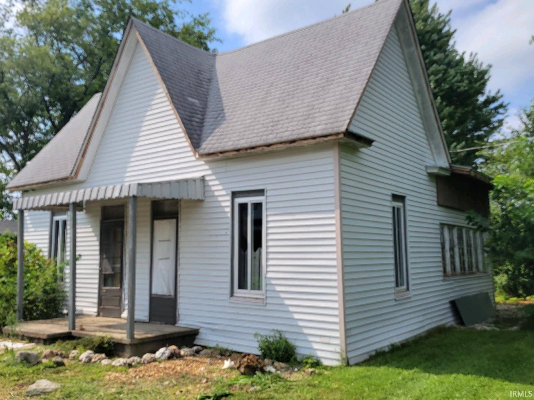 158 E Oak Street, Campbellsburg, IN 47108