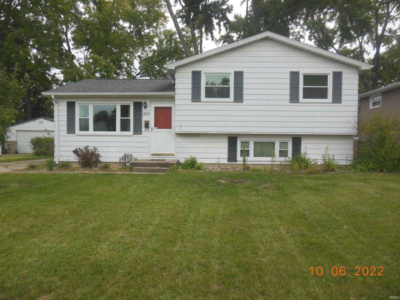 1804 Crestwood Boulevard, South Bend, IN 46635-2038