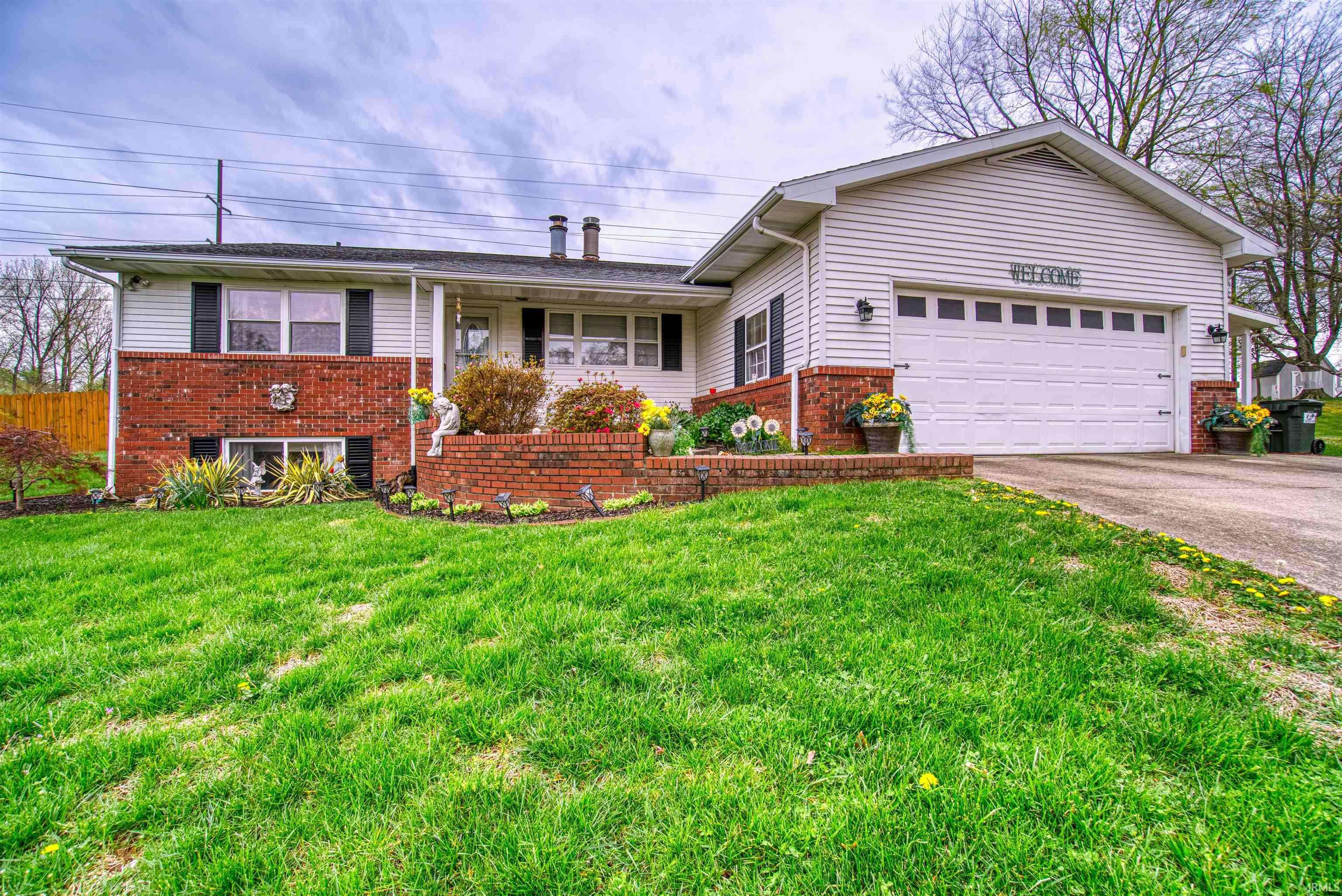 6766 Concord Drive, Newburgh, IN 47630