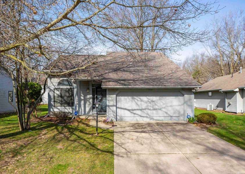 1949 Creekbank Lane, South Bend, IN 46635-2056