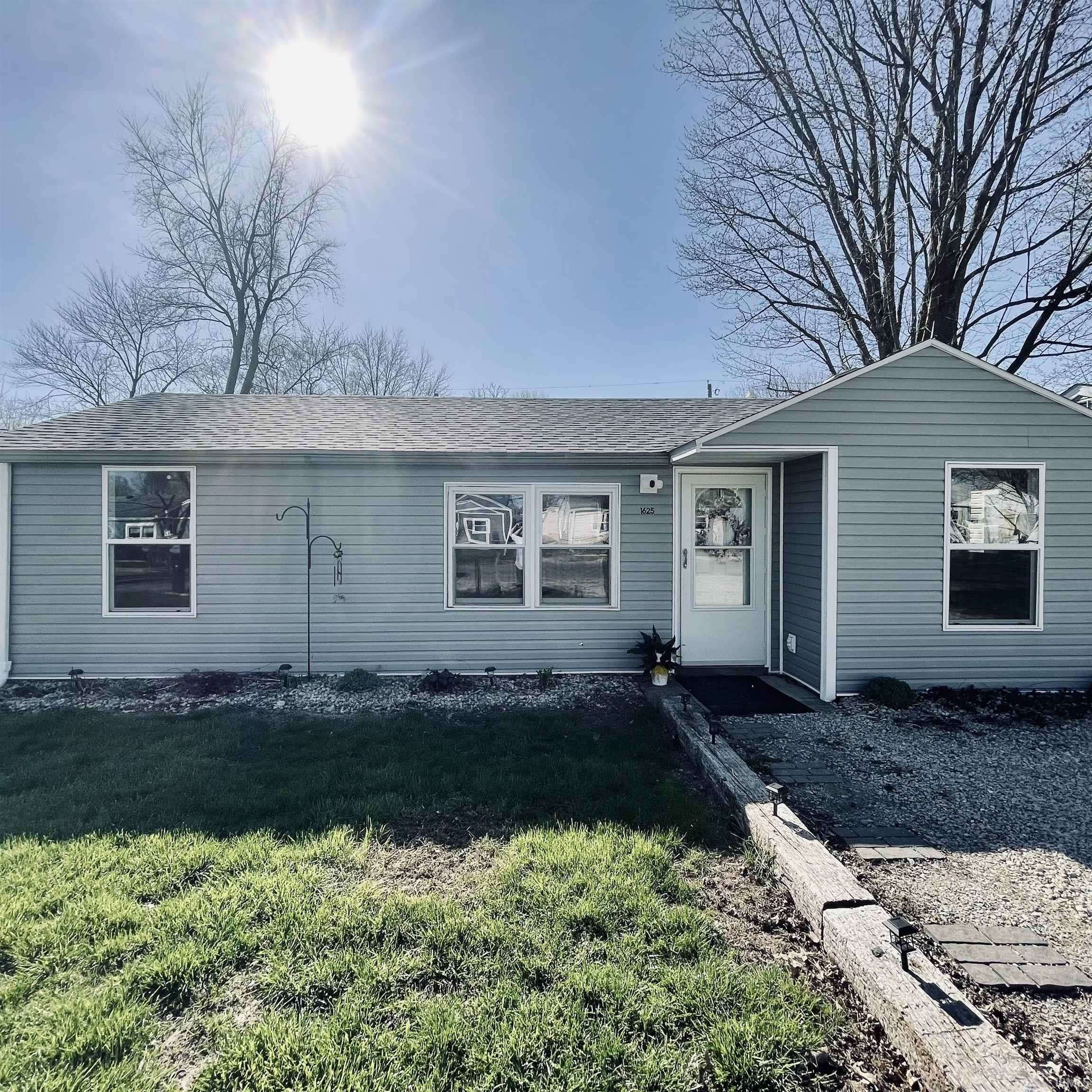 1625 S Oakdale Drive, Yorktown, IN 47396