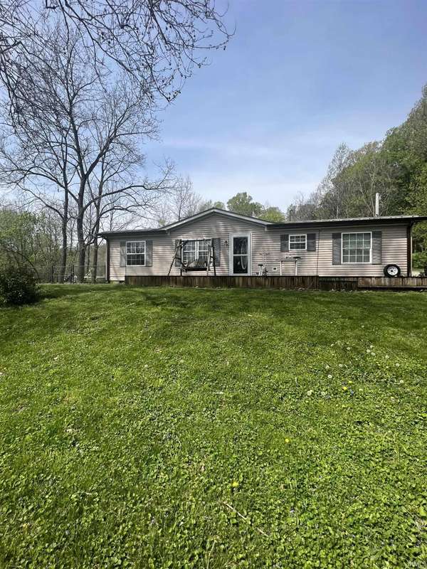 4055 S Mill Road, Carbon, IN 47837-8544