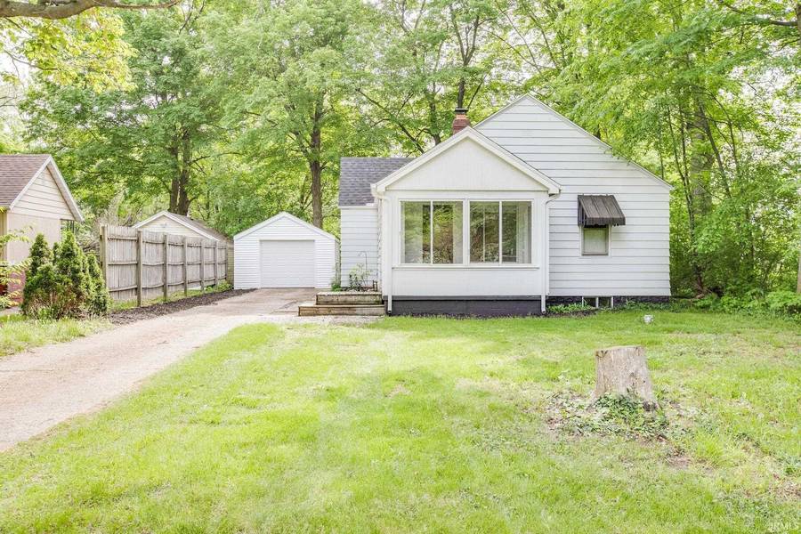 52150 Hollyhock Road, South Bend, IN 46637-3961