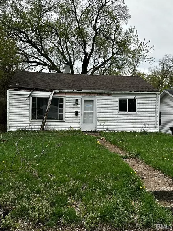 1917 Swygart Avenue,  South Bend,  IN 46613-1537