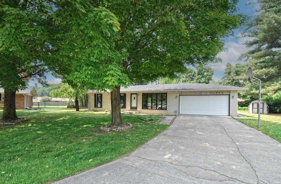 12744 Mark Court, Granger, IN 46530