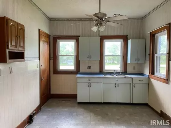 Earl Park, IN 47942,204 S Chestnut Street