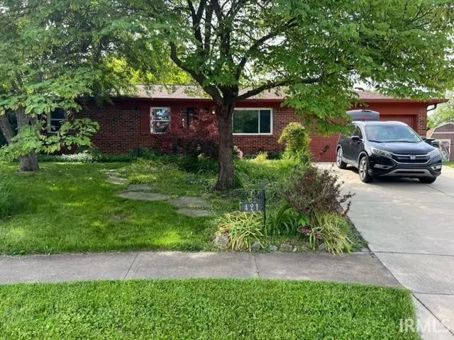 421 Saint John Court, Beech Grove, IN 46107-2535