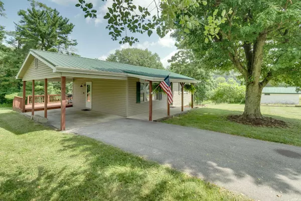 6621 E State Road 58 Road, Heltonville, IN 47436